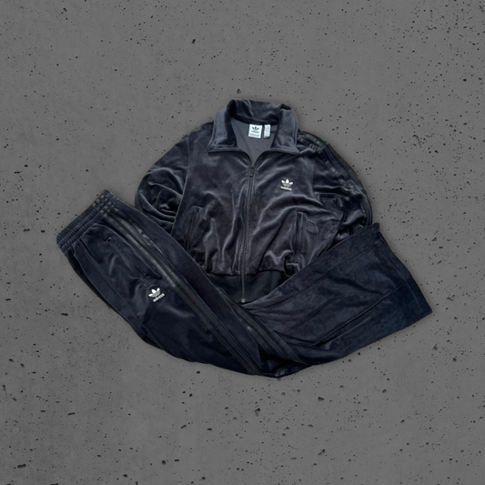 Adidas Anzug (Women M)